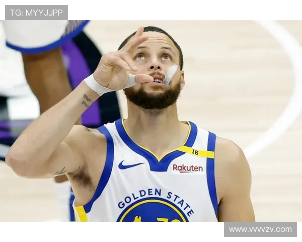 库里荣获2025年NBA最佳球员奖创历史新篇章引发篮球界热议 库里荣获2025年NBA最佳球员奖创历史新篇章引发篮球界热议